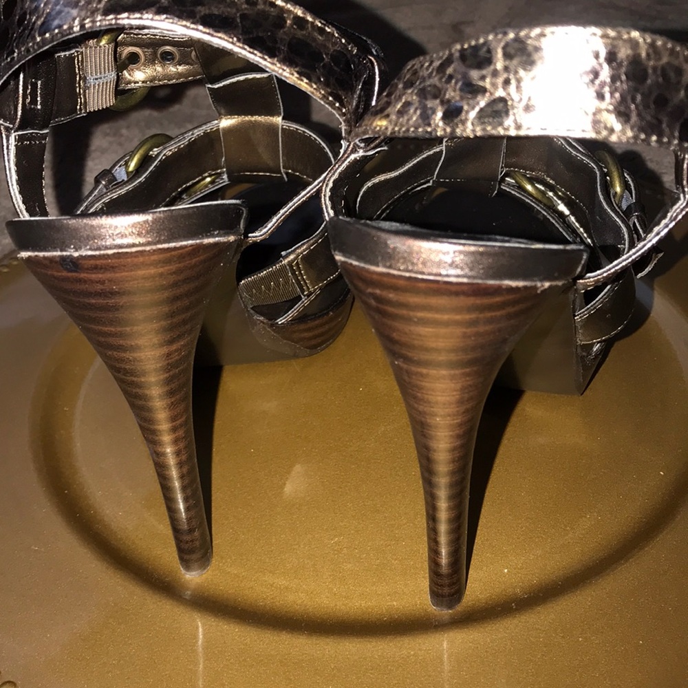 NEW GUESS HEELS/SANDALS - Picture 4 of 8